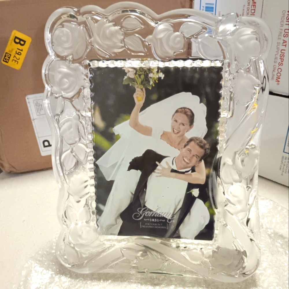 Gorham Sentimental Traditions Crystal 5x7 Bridal Frame Frosted Rose Germany NEW
